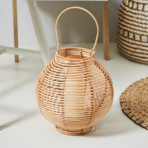 illuminating-spaces-the-timeless-charm-of-rattan-hanging-lanterns-66d2f4dbeaeee.jpg